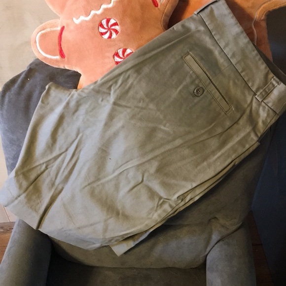 Attention Size 12 Shorts - Picture 3 of 3